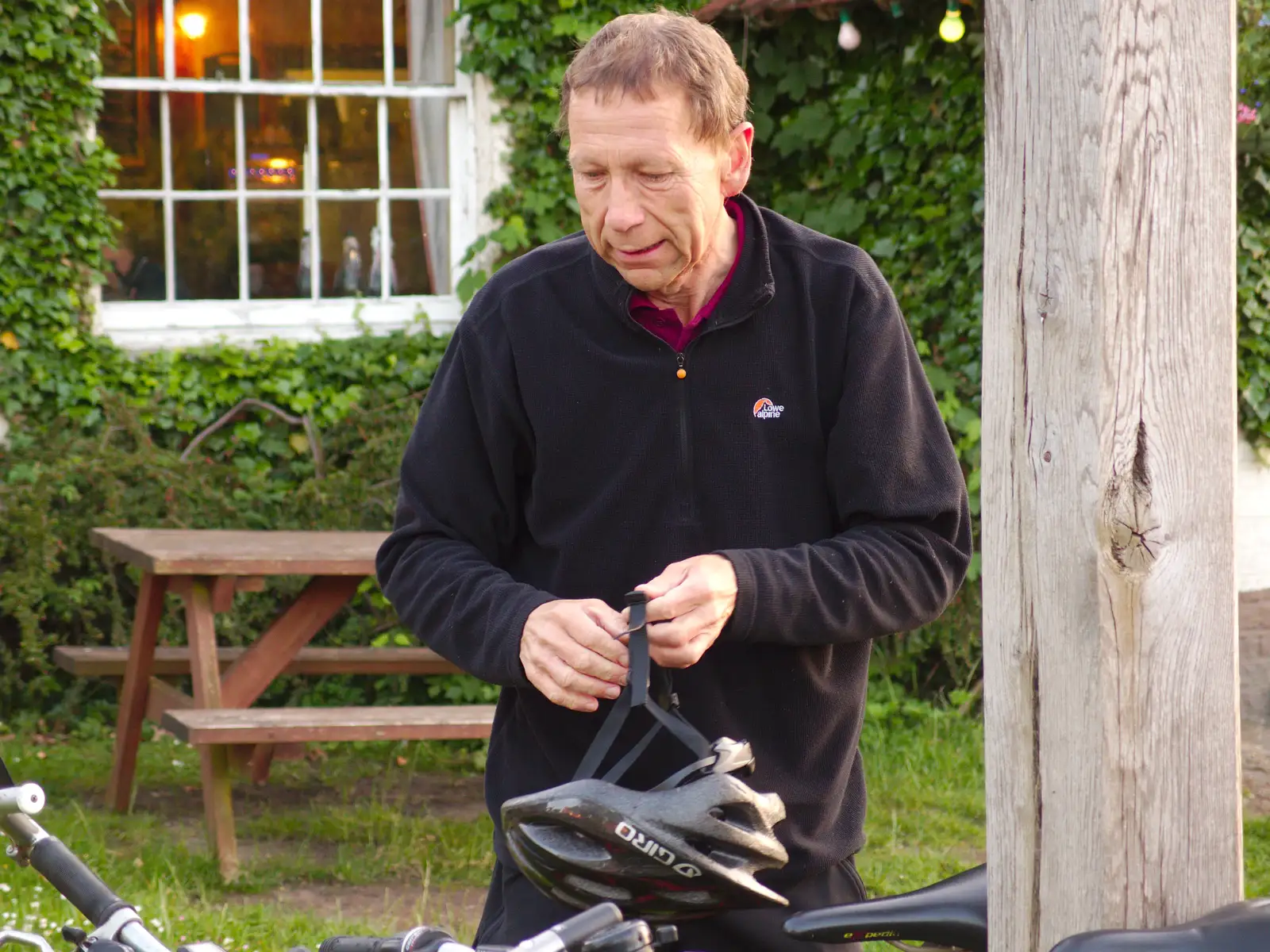 Apple gets his helmet off, from The BSCC at the Victoria, Earl Soham, Suffolk - 5th June 2014