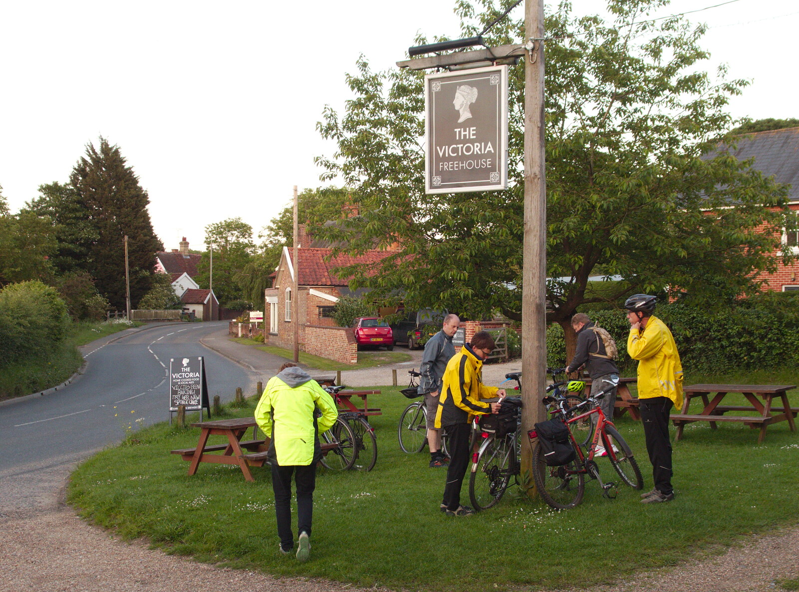 The bike club splinter group rugs up from The BSCC at the Victoria, Earl Soham, Suffolk - 5th June 2014