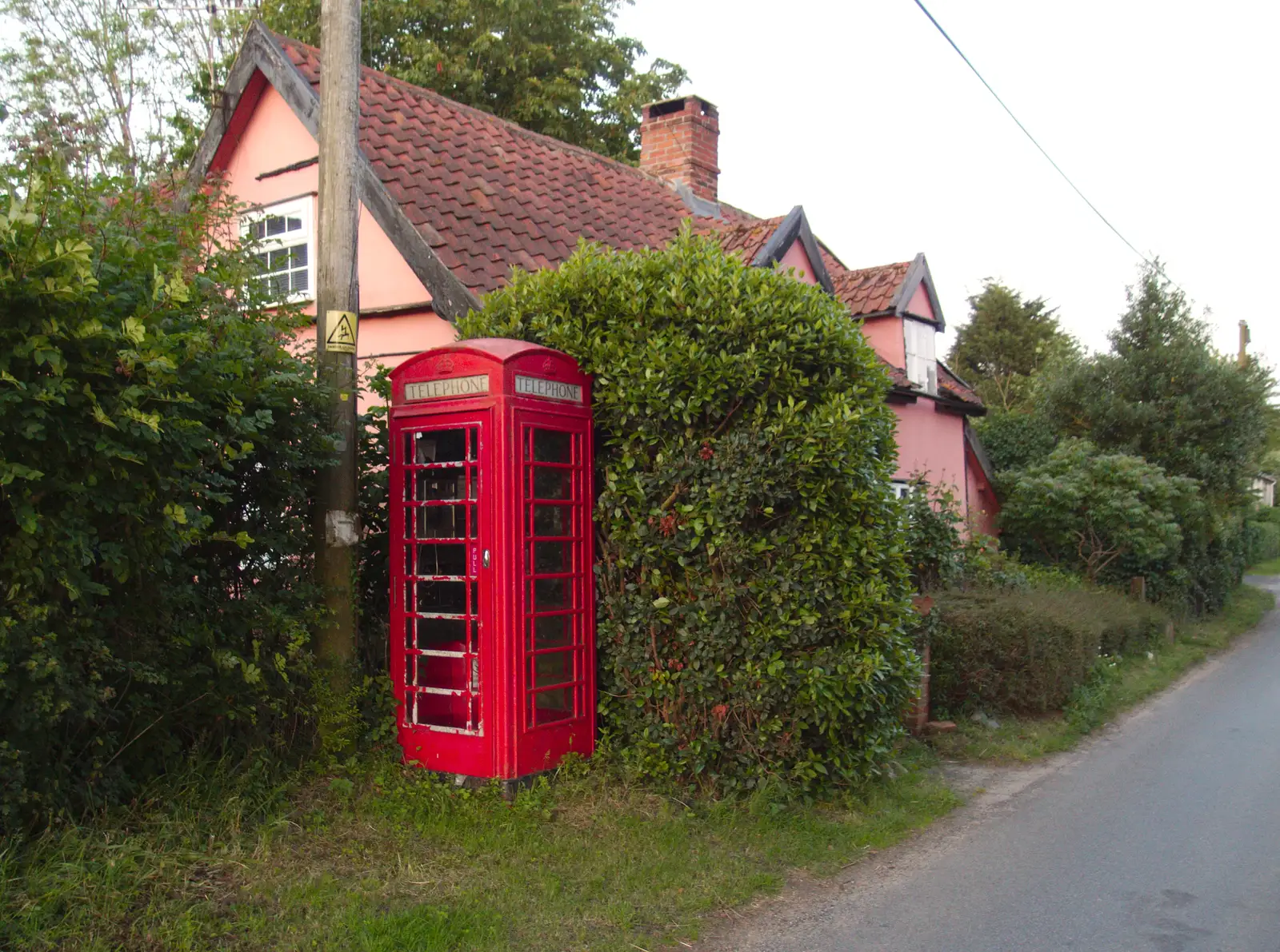 A red K6 phone box in Kenton, from The BSCC at the Victoria, Earl Soham, Suffolk - 5th June 2014