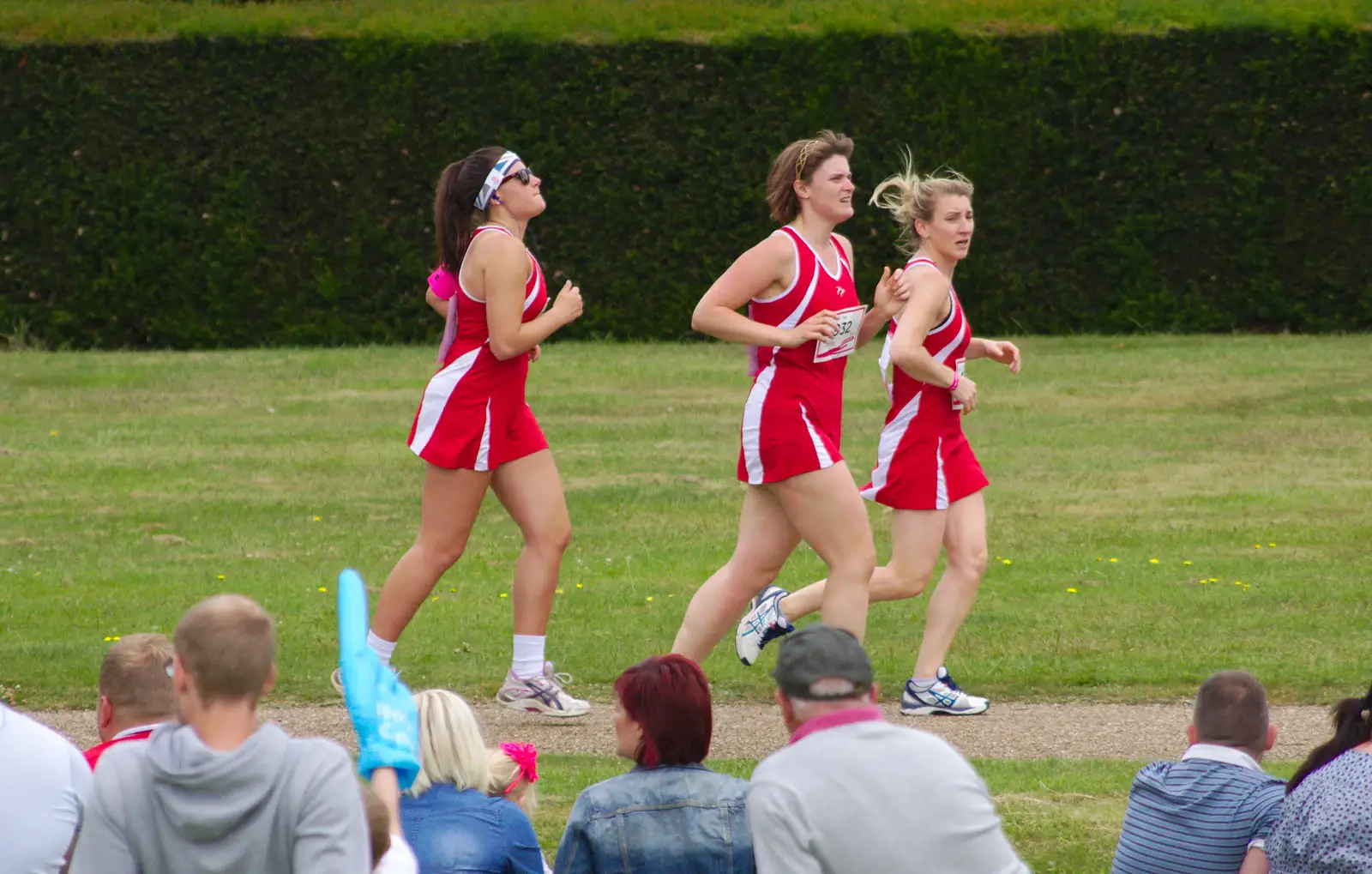 A netball team runs around, from Isobel's Race For Life, Chantry Park, Ipswich - 11th June 2014