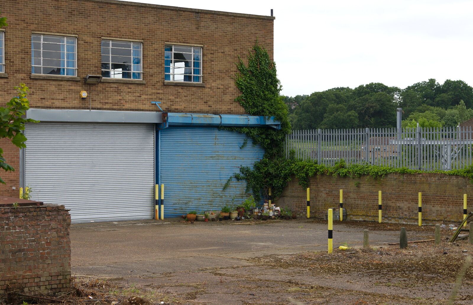 Derelict warehouse on Paul's Road, off London Road from Isobel's Race For Life, Chantry Park, Ipswich - 11th June 2014