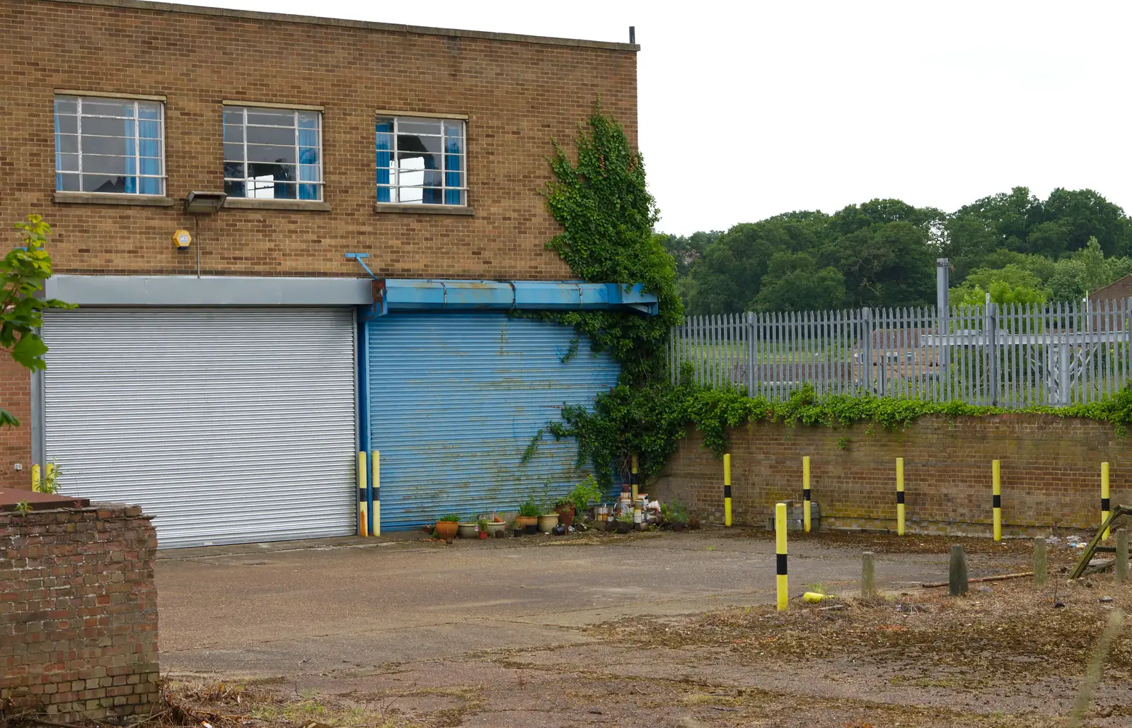 Derelict warehouse on Paul's Road, off London Road, from Isobel's Race For Life, Chantry Park, Ipswich - 11th June 2014