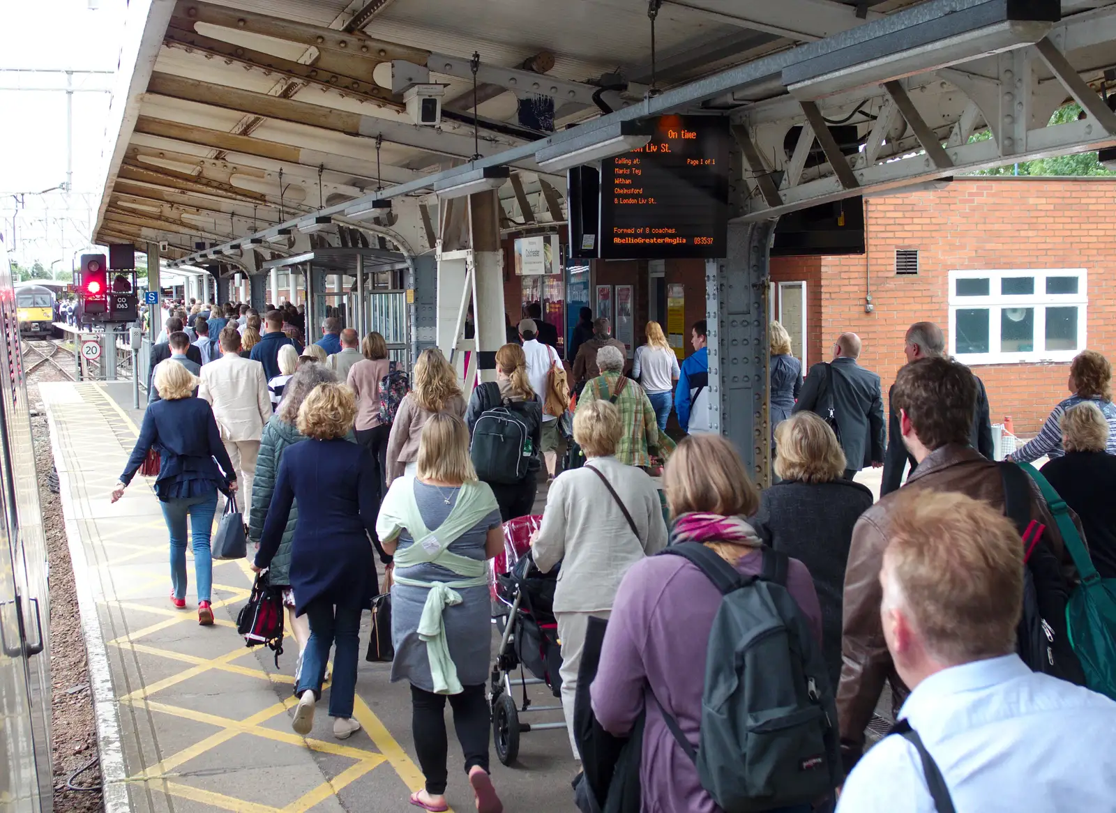 500 people pile off the terminated train at Colchester, from Railway Hell: A Pantograph Story, Chelmsford, Essex - 17th June 2014