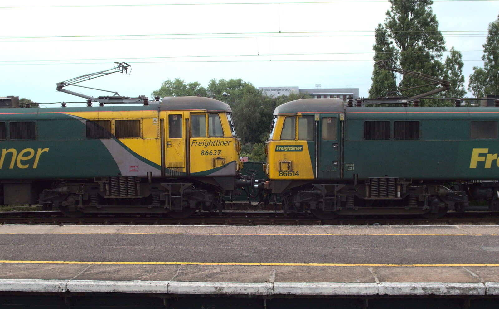 Two ancient 1960s Class 86 locos go head-to-head from SwiftKey Innovation Days, The Haymarket, London - 27th June 2014