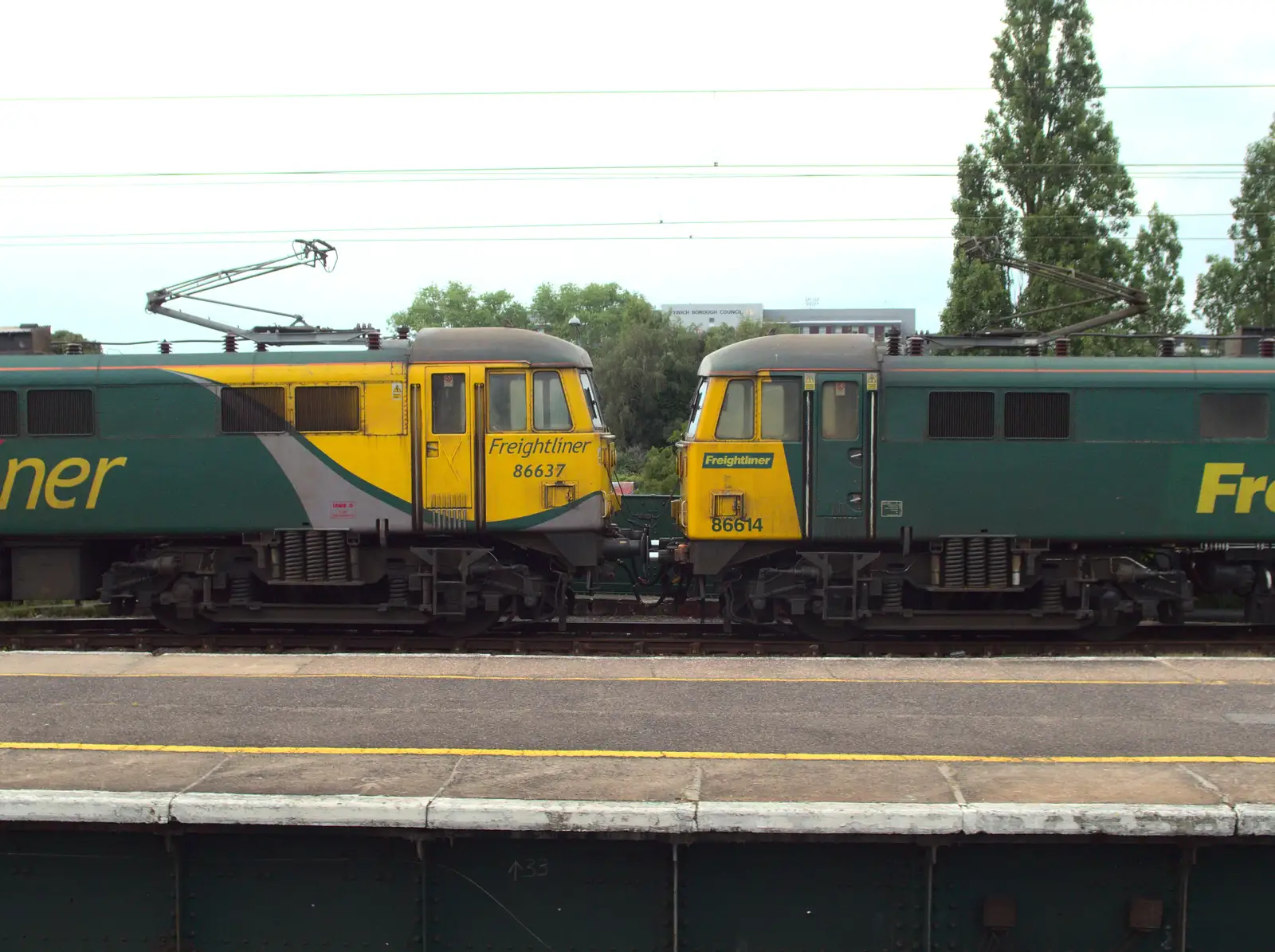 Two ancient 1960s Class 86 locos go head-to-head, from SwiftKey Innovation Days, The Haymarket, London - 27th June 2014