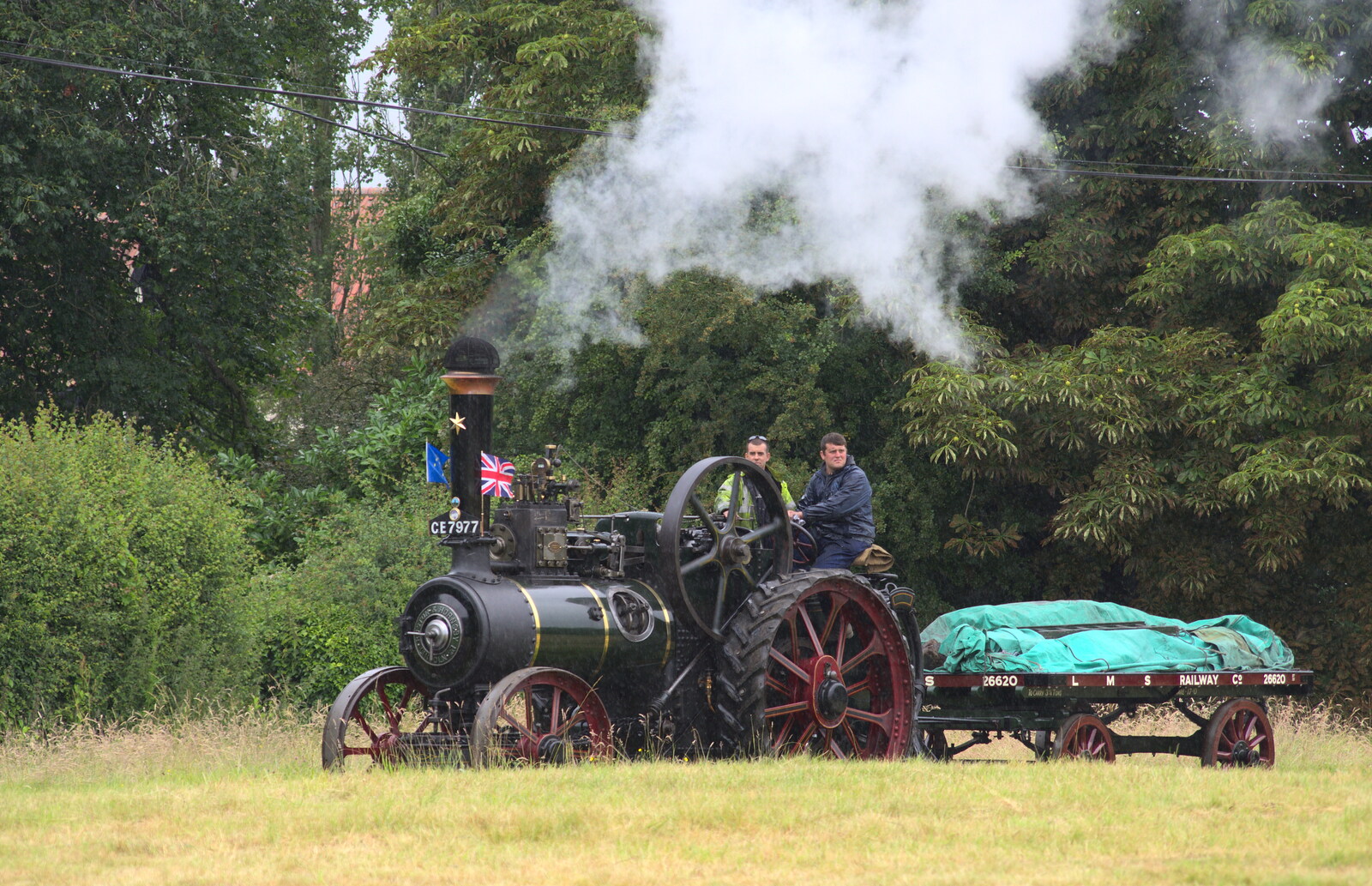 Steam traction-engine 'Oliver' trundles along from Thrandeston Pig, Little Green, Thrandeston, Suffolk - 29th June 2014