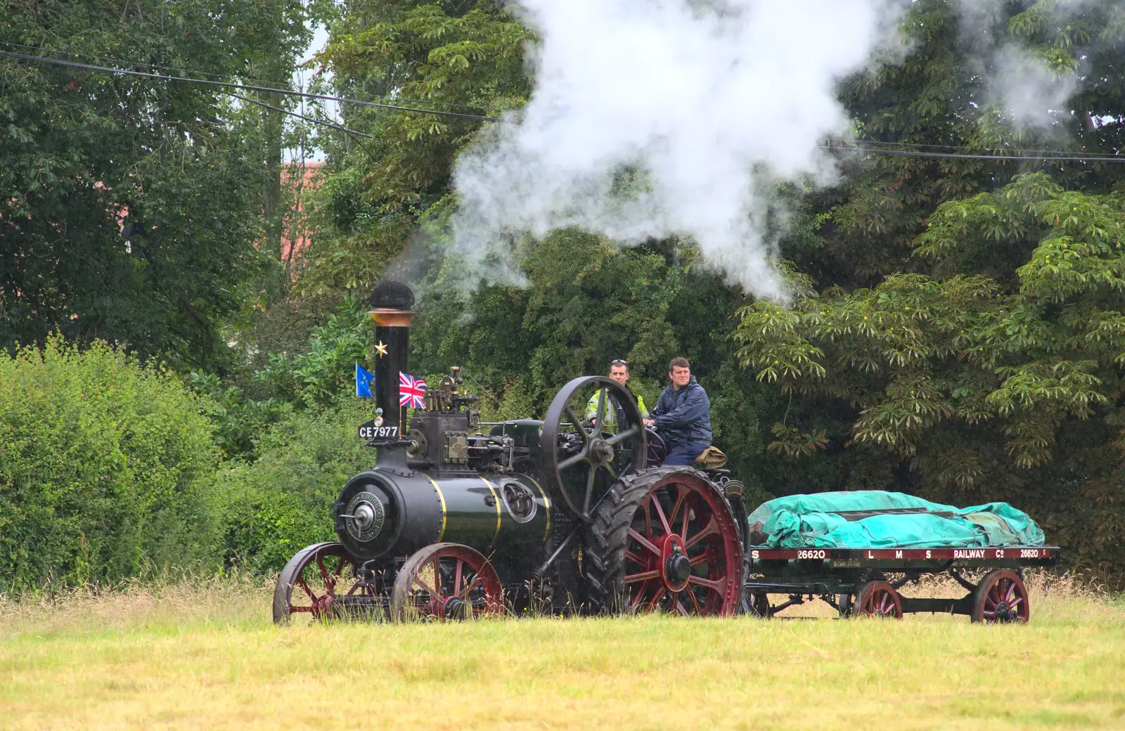 Steam traction-engine 'Oliver' trundles along, from Thrandeston Pig, Little Green, Thrandeston, Suffolk - 29th June 2014