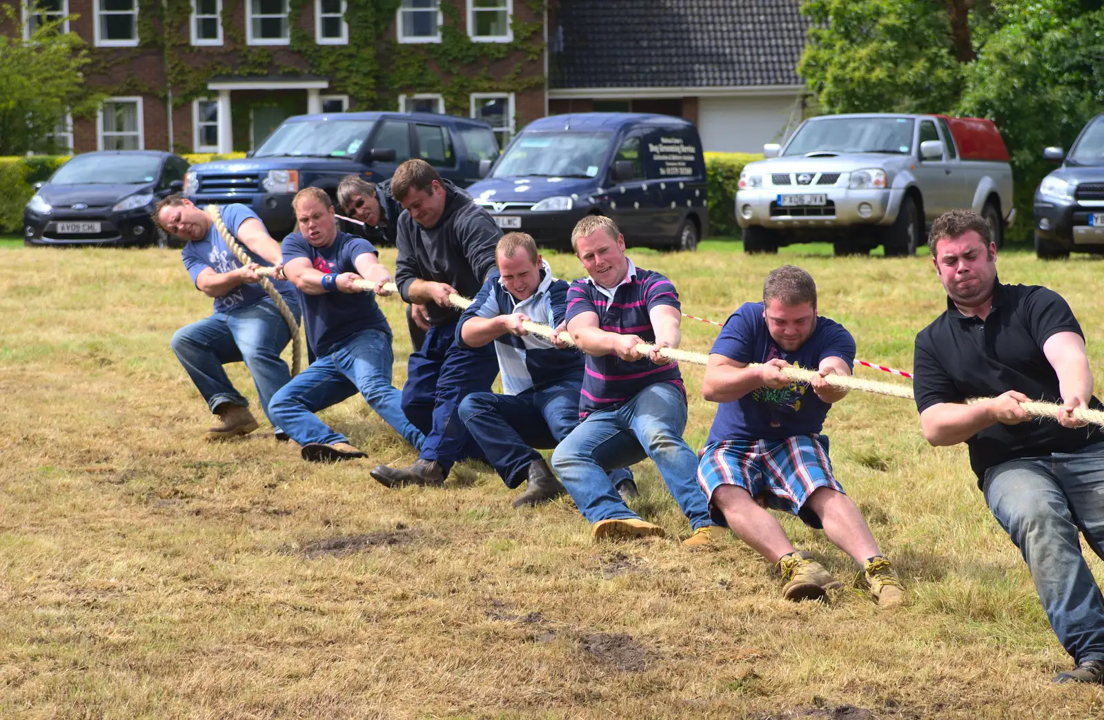 Team Thrandeston takes the strain, from Thrandeston Pig, Little Green, Thrandeston, Suffolk - 29th June 2014