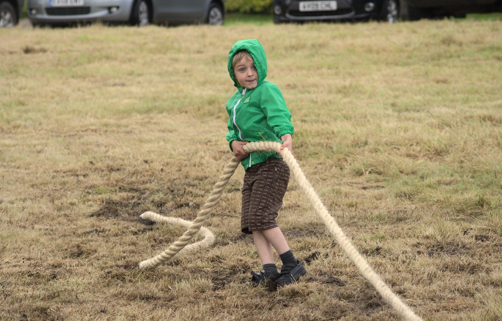 Fred grabs the rope from Thrandeston Pig, Little Green, Thrandeston, Suffolk - 29th June 2014