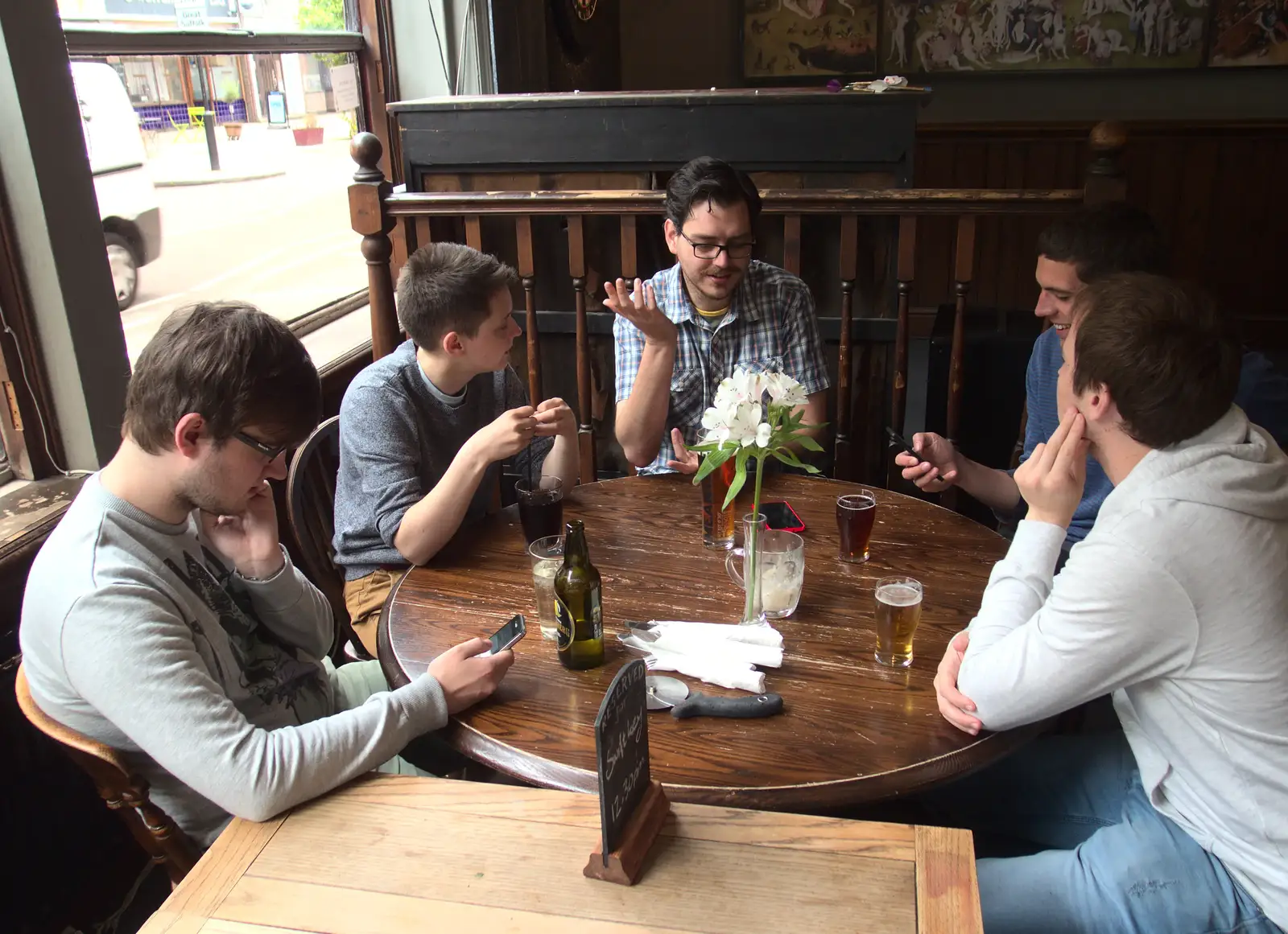 SwiftKey discuss issues of the day, from A Trip to Pizza Pub, Great Suffolk Street, Southwark - 8th July 2014