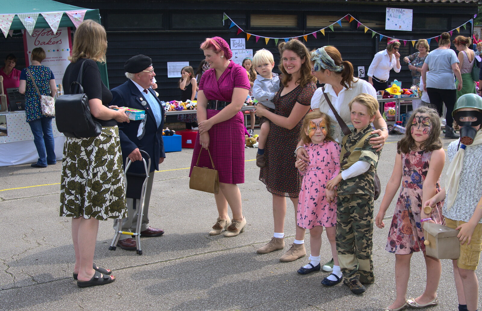 Alan King does a tour of contestants from St. Peter and St. Paul's School Summer Fete, Eye, Suffolk - 12th July 2014