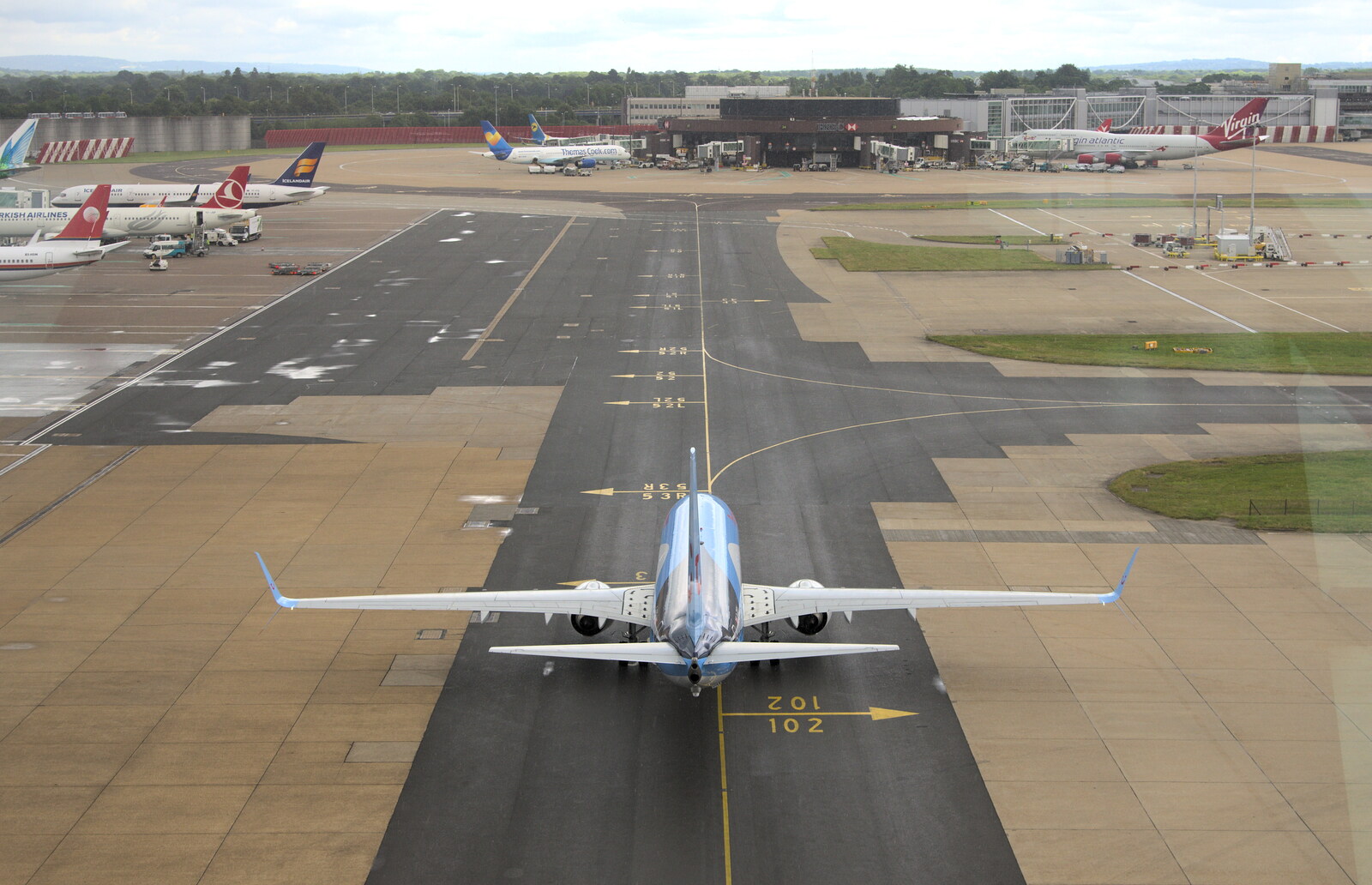 A Thomson 737-800 trundles on to its gate at Gatwick from The Open Education Challenge, Barcelona, Catalonia - 13th July 2014