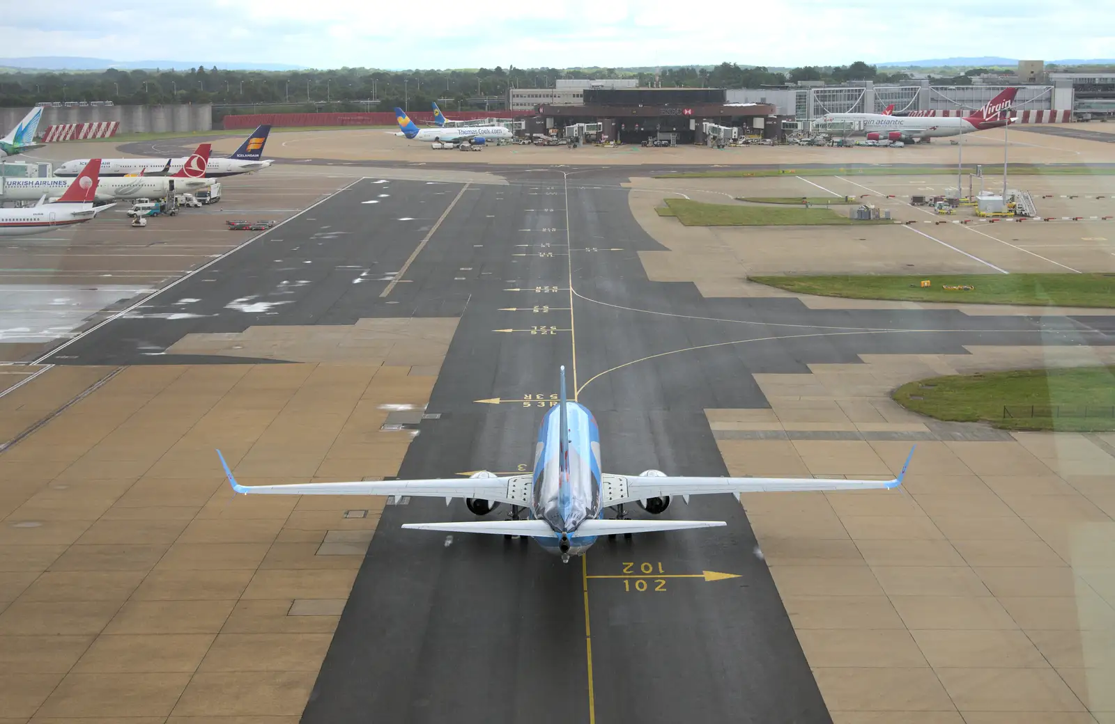 A Thomson 737-800 trundles on to its gate at Gatwick, from The Open Education Challenge, Barcelona, Catalonia - 13th July 2014