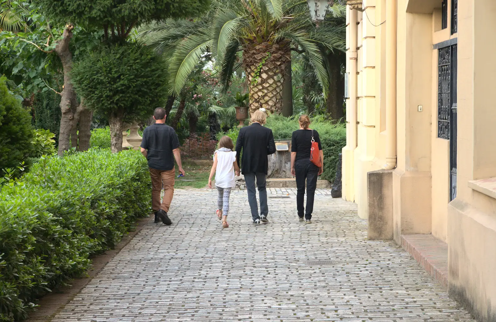 Isobel chats to former Helsinki acquaintance Teemu, from The Open Education Challenge, Barcelona, Catalonia - 13th July 2014