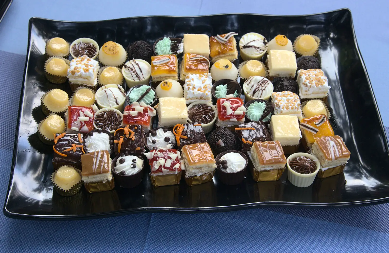 Some stunning mini cakes arrive, from The Open Education Challenge, Barcelona, Catalonia - 13th July 2014