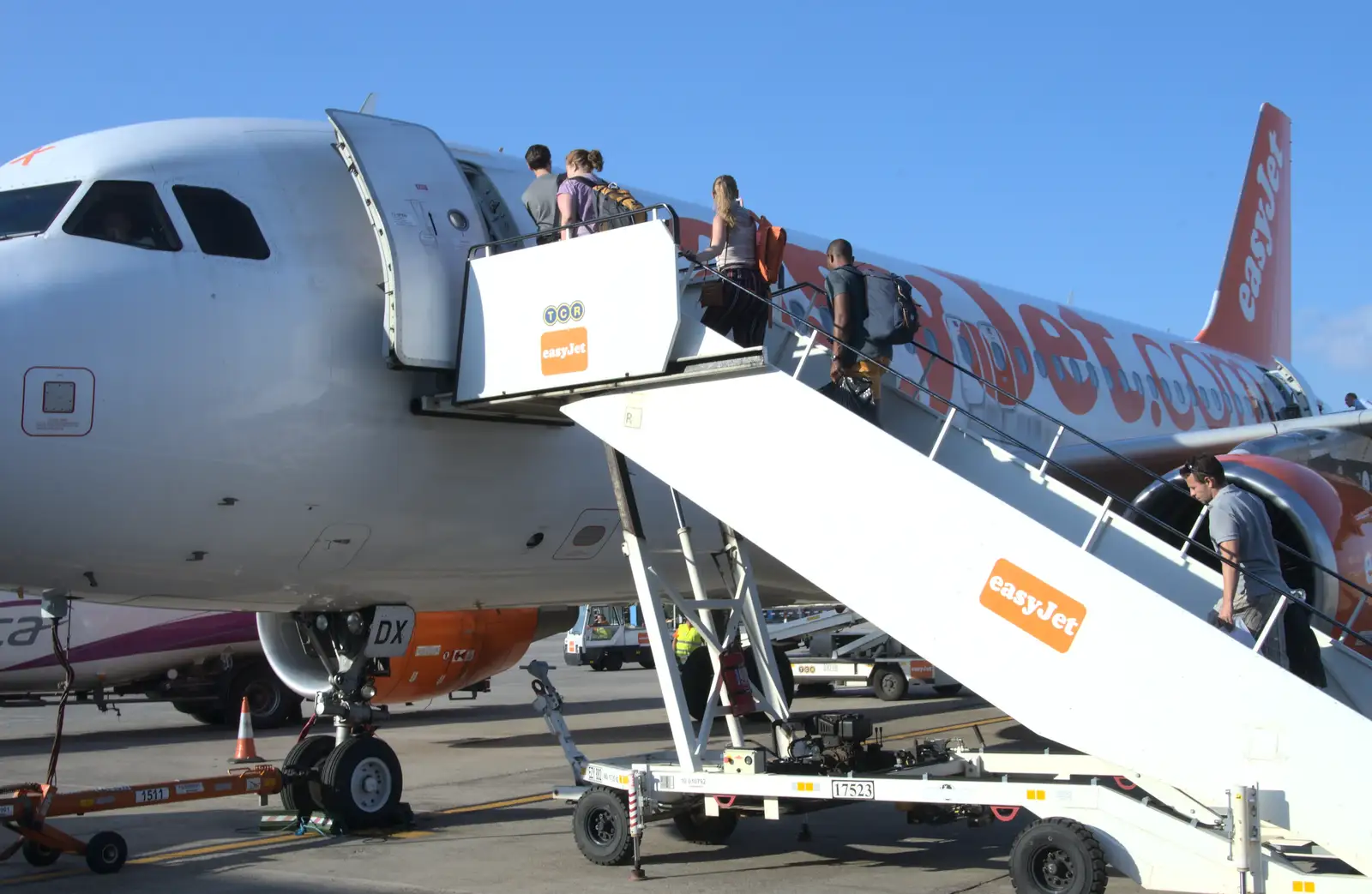 Our plane loads up, from The Open Education Challenge, Barcelona, Catalonia - 13th July 2014