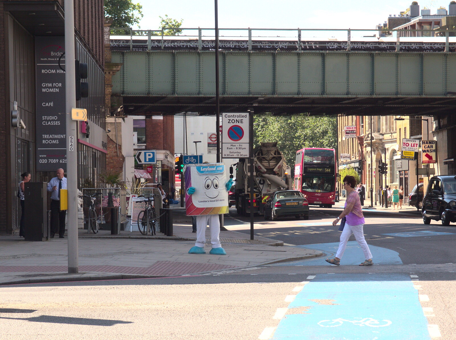 A human paint can on Southwark Bridge Road from The BSCC at Harleston, and a Visit From Cambridge, Brome, Suffolk - 31st July 2014
