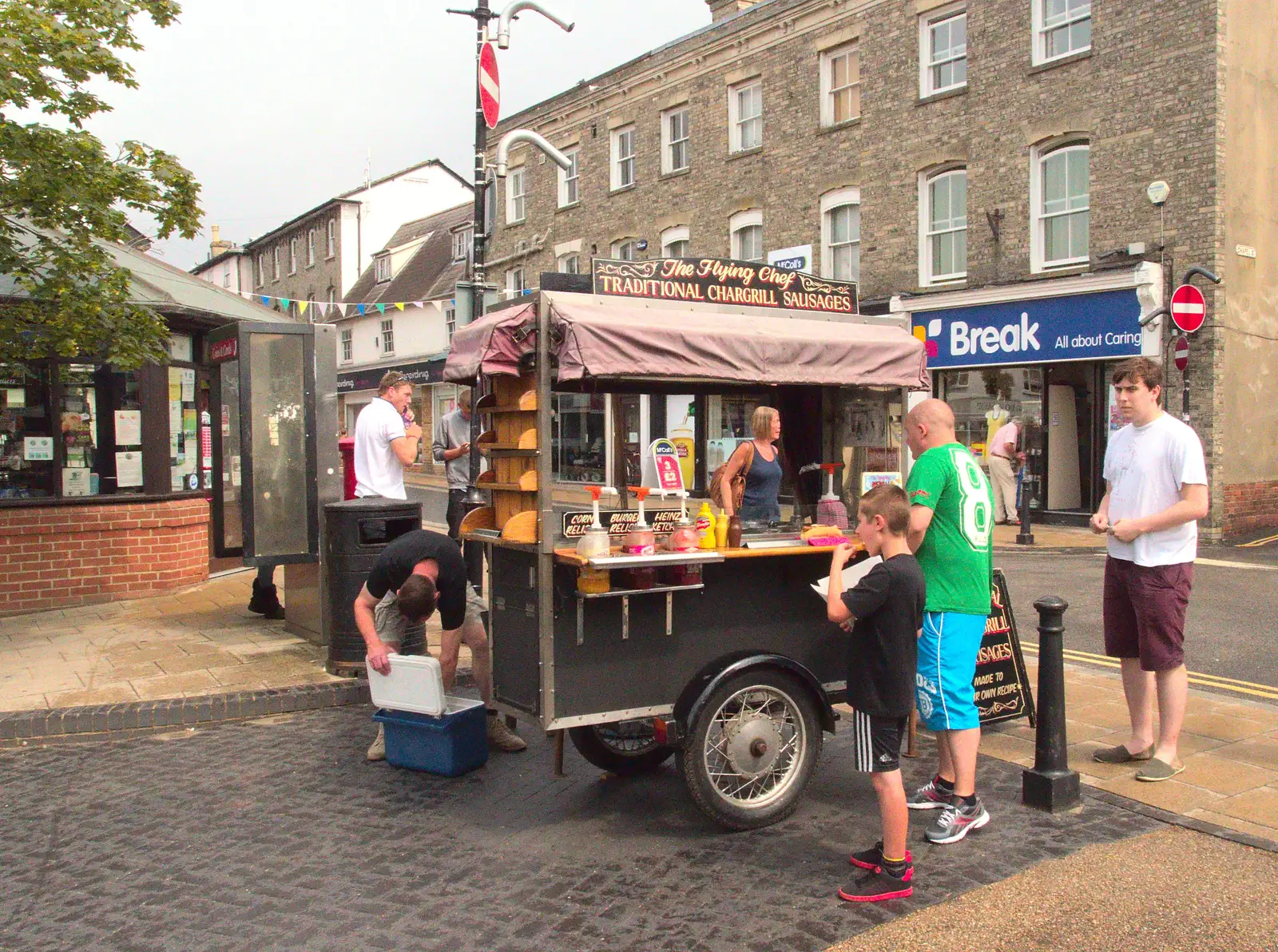 Andy gets more sausages out of the cool box, from The BSCC at Harleston, and a Visit From Cambridge, Brome, Suffolk - 31st July 2014