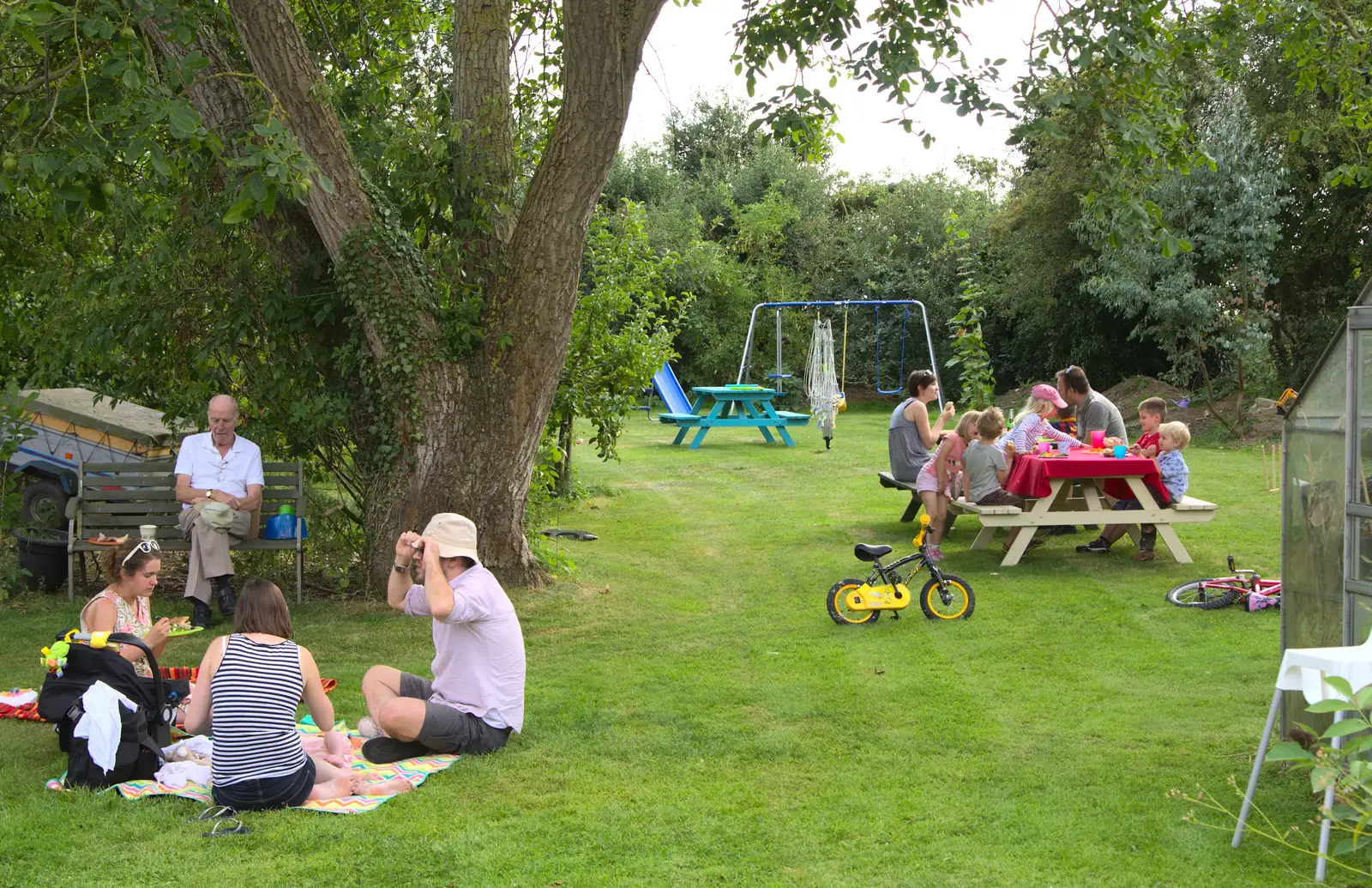 The Cambridge massive in the garden, from The BSCC at Harleston, and a Visit From Cambridge, Brome, Suffolk - 31st July 2014