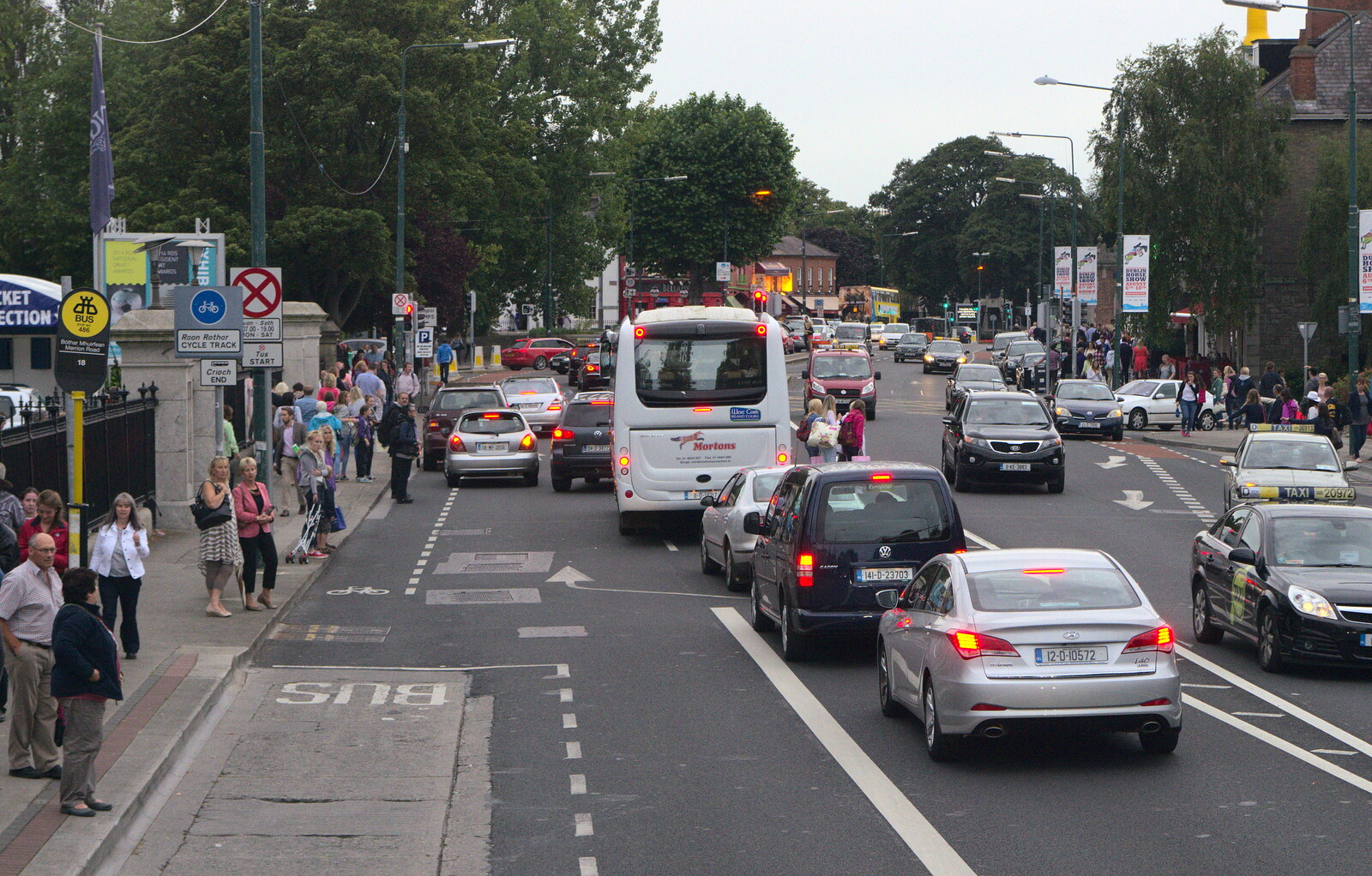 Merrion Road and the horse show crowds from A Night Out in Dublin, County Dublin, Ireland - 9th August 2014