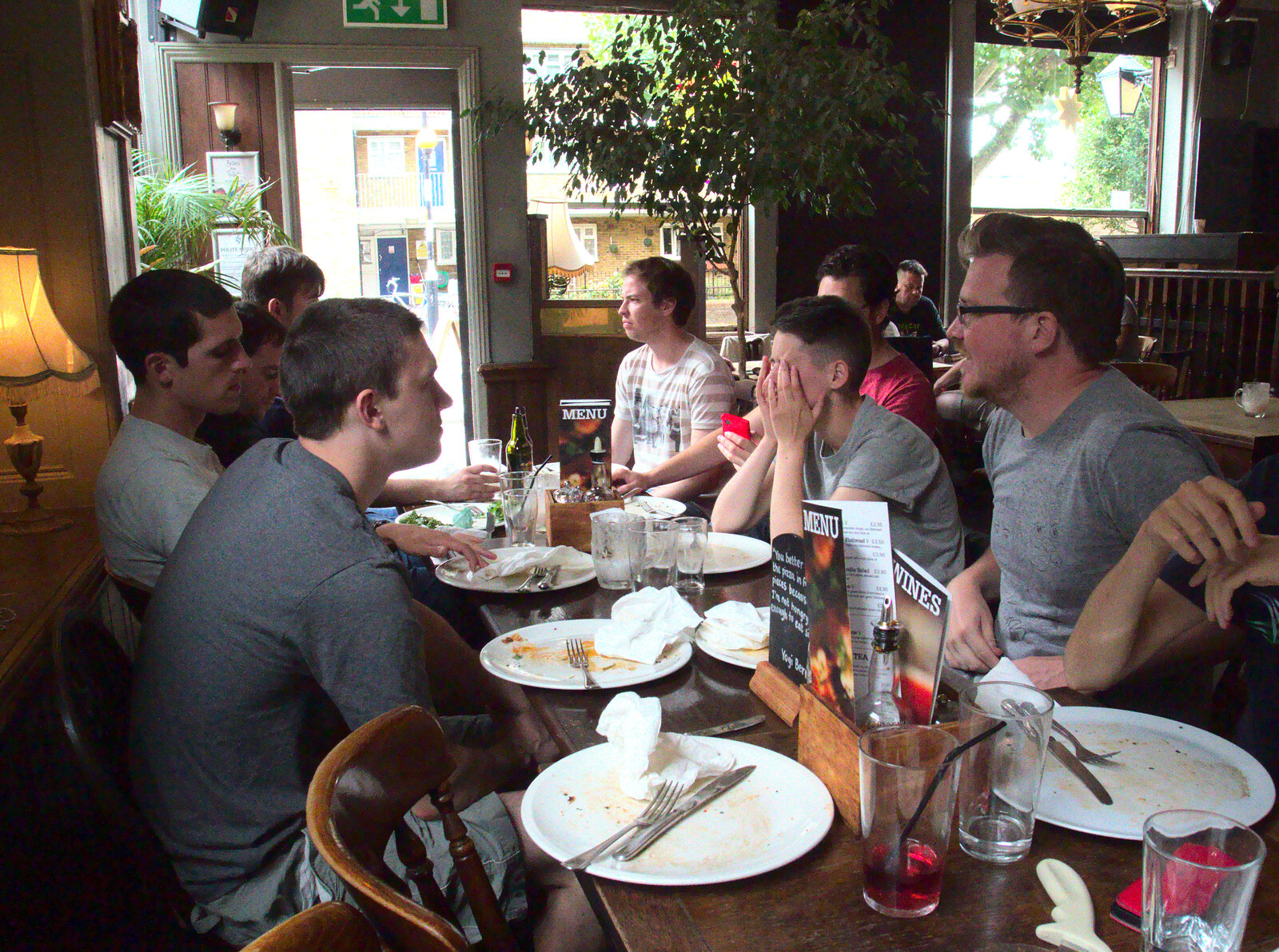 Post-pizza chat in the Libertine from Train Fails, and Pizza Pub, Manningtree and Southwark - 12th August 2014