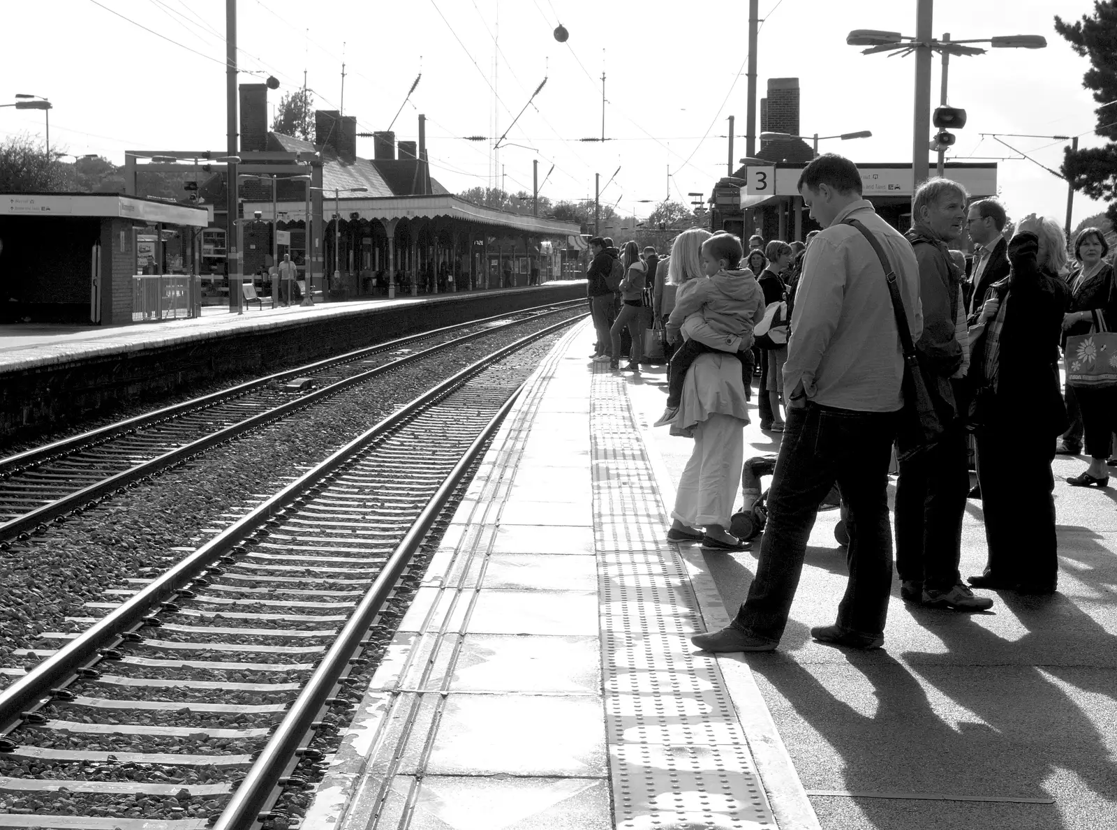 The train has buggered off back to Colchester, from Train Fails, and Pizza Pub, Manningtree and Southwark - 12th August 2014