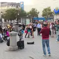 A beatboxer does his thing as tourists look on, SwiftKey Innovation Day, and Pizza Pub, Westminster and Southwark - 14th August 2014