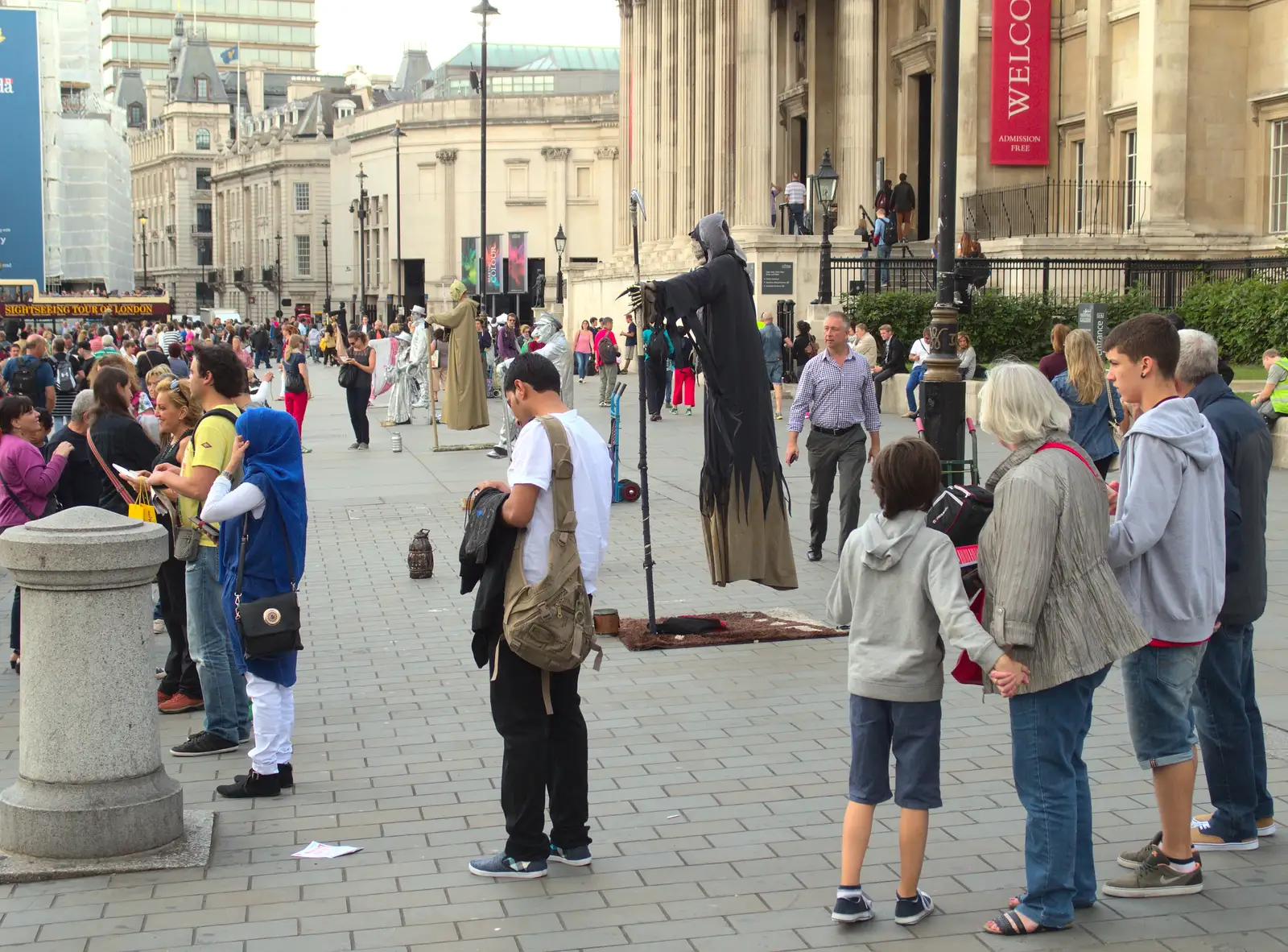 There's another of those 'floating' statues, from SwiftKey Innovation Day, and Pizza Pub, Westminster and Southwark - 14th August 2014