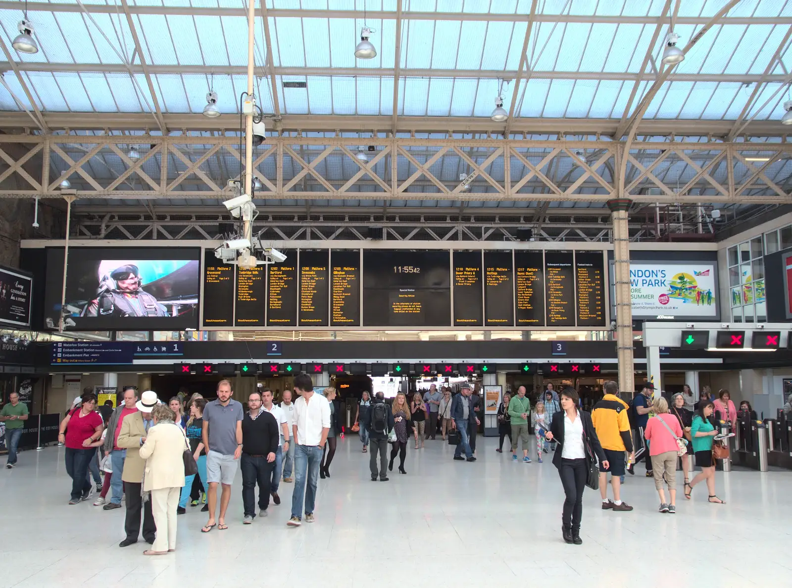 Charing Cross station's departures board, from SwiftKey Innovation Day, and Pizza Pub, Westminster and Southwark - 14th August 2014