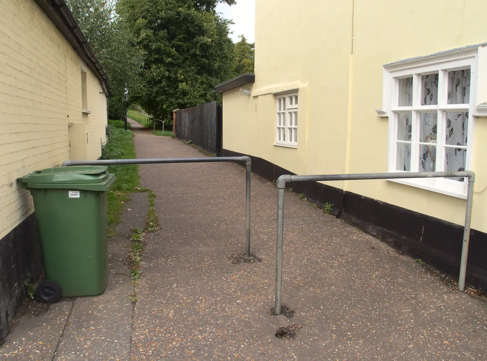 The footpath up from Mount Street in Diss, from The Oaksmere, and the Gislingham Flower Festival, Suffolk - 24th August 2014