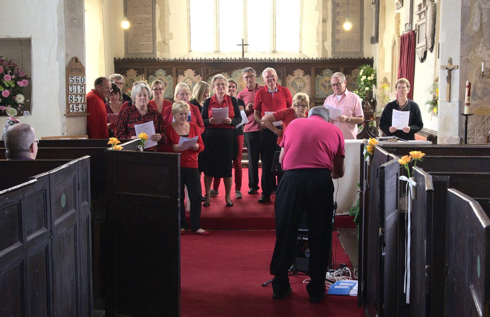 Isobel's choir assembles in Gislingham from The Oaksmere, and the Gislingham Flower Festival, Suffolk - 24th August 2014