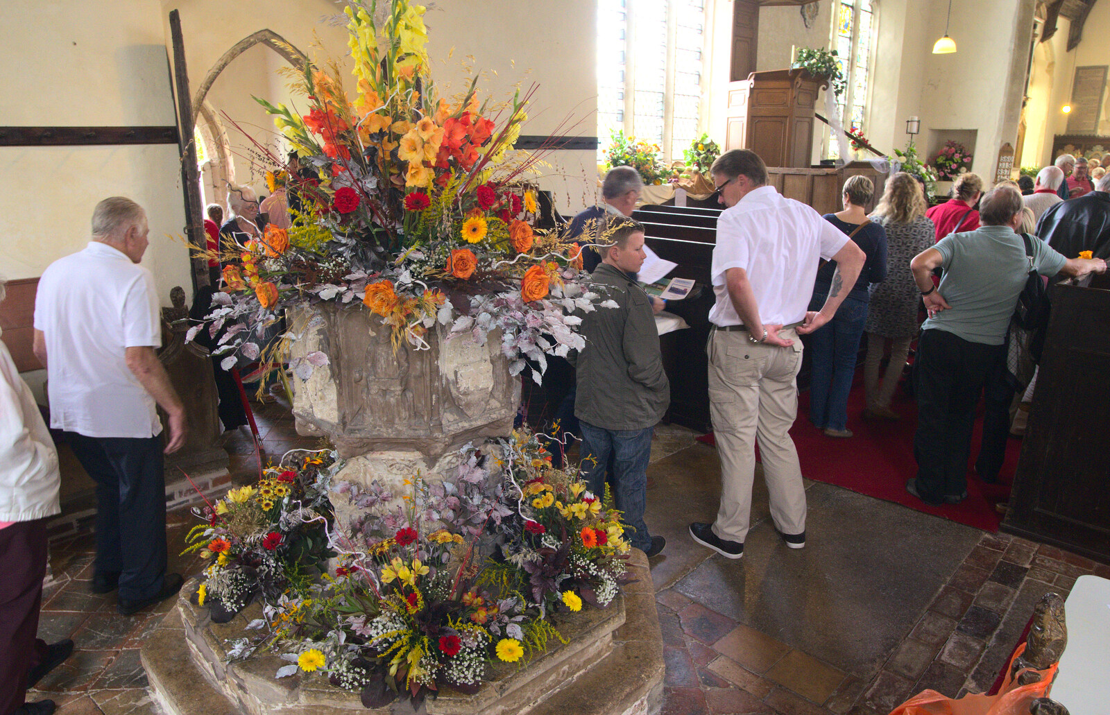 A huge flower display around the fount from The Oaksmere, and the Gislingham Flower Festival, Suffolk - 24th August 2014
