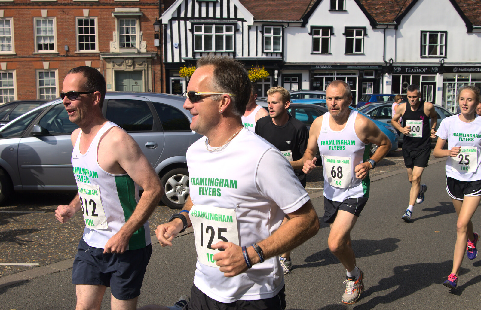 The Framlingham Flyers in a pack from The Framlingham 10k Run, Suffolk - 31st August 2014