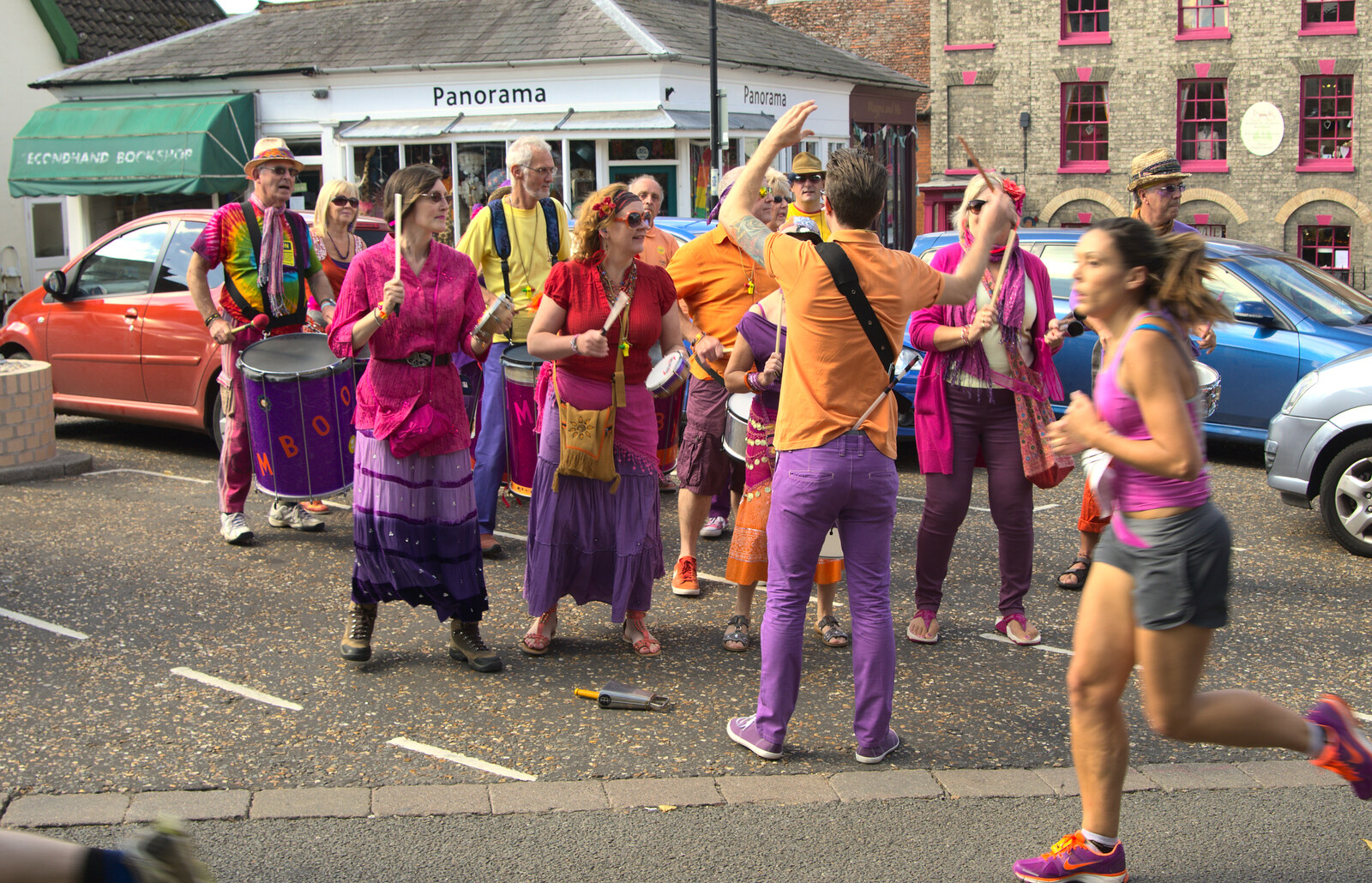 A Samba band keeps the runners entertained from The Framlingham 10k Run, Suffolk - 31st August 2014