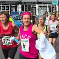 Isobel throws over an un-needed top, The Framlingham 10k Run, Suffolk - 31st August 2014