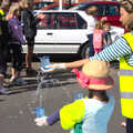 Water is handed out to the runners, The Framlingham 10k Run, Suffolk - 31st August 2014