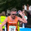 'Wazza' misses his mouth by a bit, The Framlingham 10k Run, Suffolk - 31st August 2014