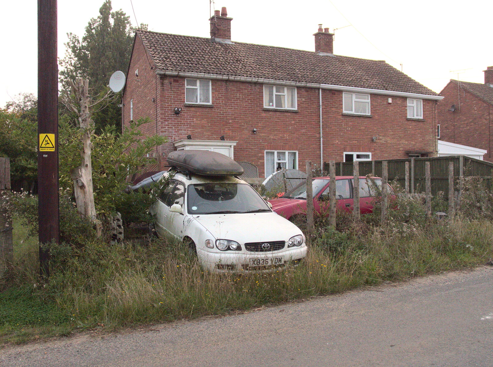 A derelict car in Brome Street from Bike Rides and the BSCC at the Railway, Mellis and Brome, Suffolk - 18th September 2014
