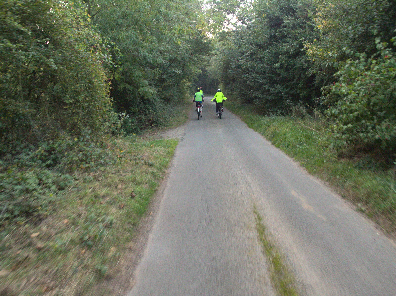 The Sagas head off to Thrandeston from Bike Rides and the BSCC at the Railway, Mellis and Brome, Suffolk - 18th September 2014