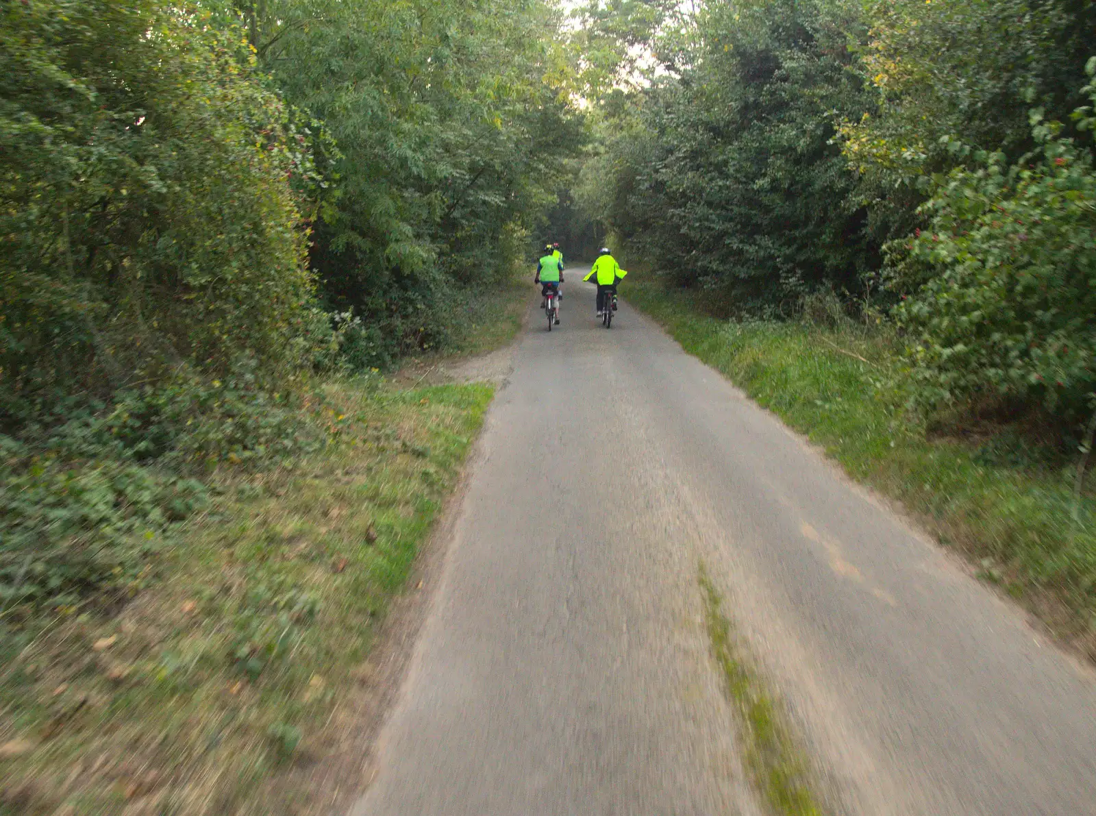 The Sagas head off to Thrandeston, from Bike Rides and the BSCC at the Railway, Mellis and Brome, Suffolk - 18th September 2014