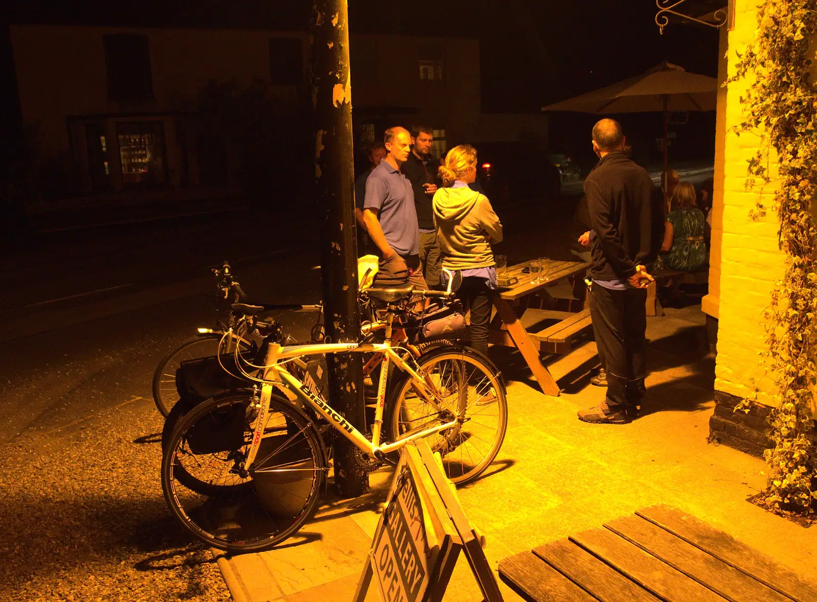 The BSCC under a sodium floodlight, from Bike Rides and the BSCC at the Railway, Mellis and Brome, Suffolk - 18th September 2014