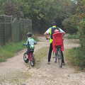 Bike Rides and the BSCC at the Railway, Mellis and Brome, Suffolk - 18th September 2014, Fred and Isobel head off down the drive