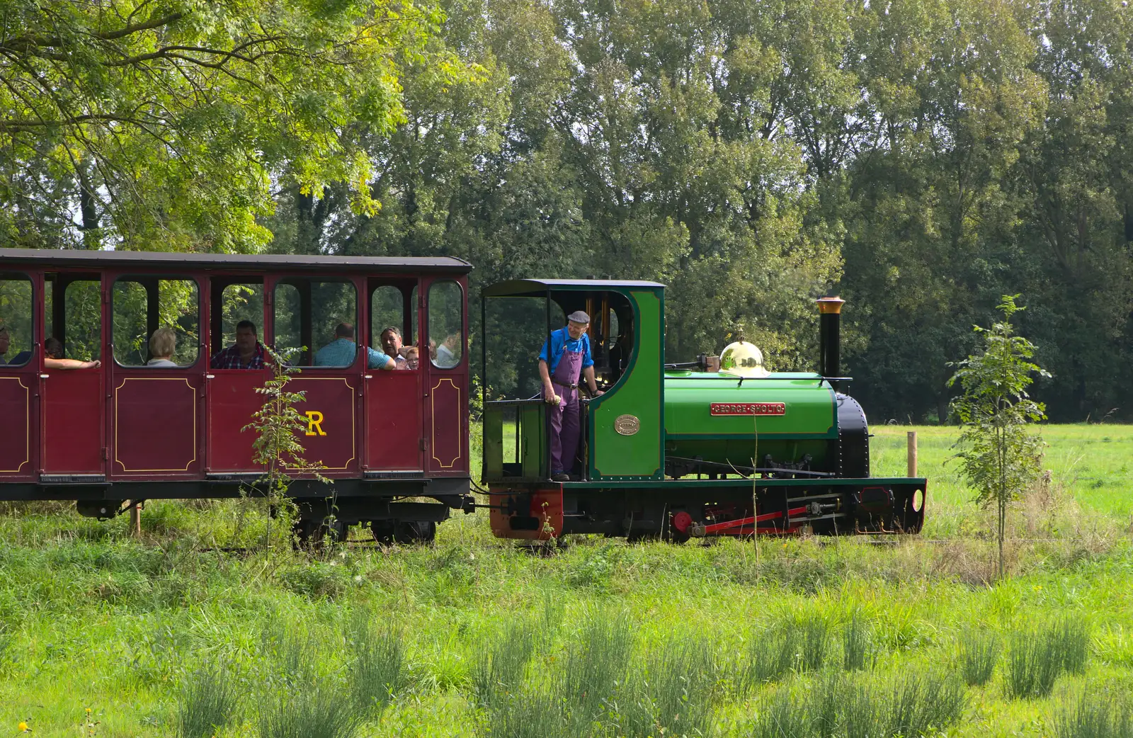 The George Sholto takes a trip around, from A Trip to Bressingham Steam Museum, Bressingham, Norfolk - 28th September 2014