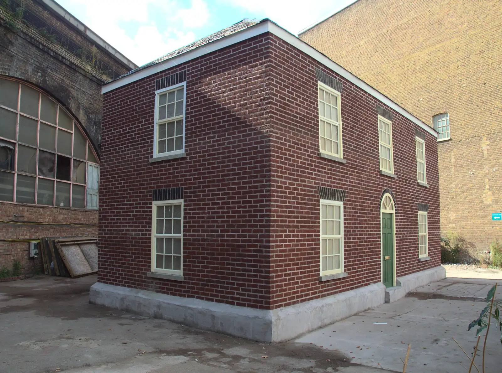 There's a house of wax on Southwark Street, from A House Built of Wax and Diss Randomness, Southwark Street, London - 30th September 2014