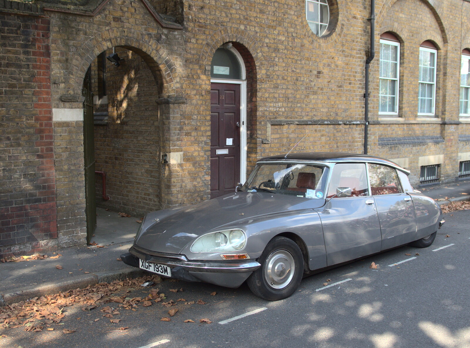 A nice old Citroën CX2 on Redcross Way from A House Built of Wax and Diss Randomness, Southwark Street, London - 30th September 2014