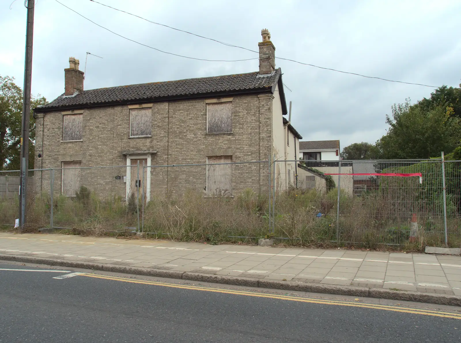 A potentially nice derelict house on Victoria Road, from A House Built of Wax and Diss Randomness, Southwark Street, London - 30th September 2014