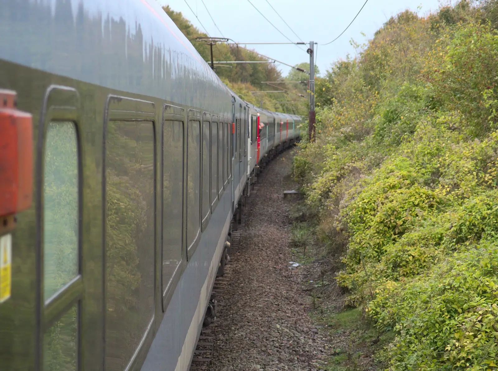 The two trains are joined up, from (Very) Long Train (Not) Running, Stowmarket, Suffolk - 21st October 2014