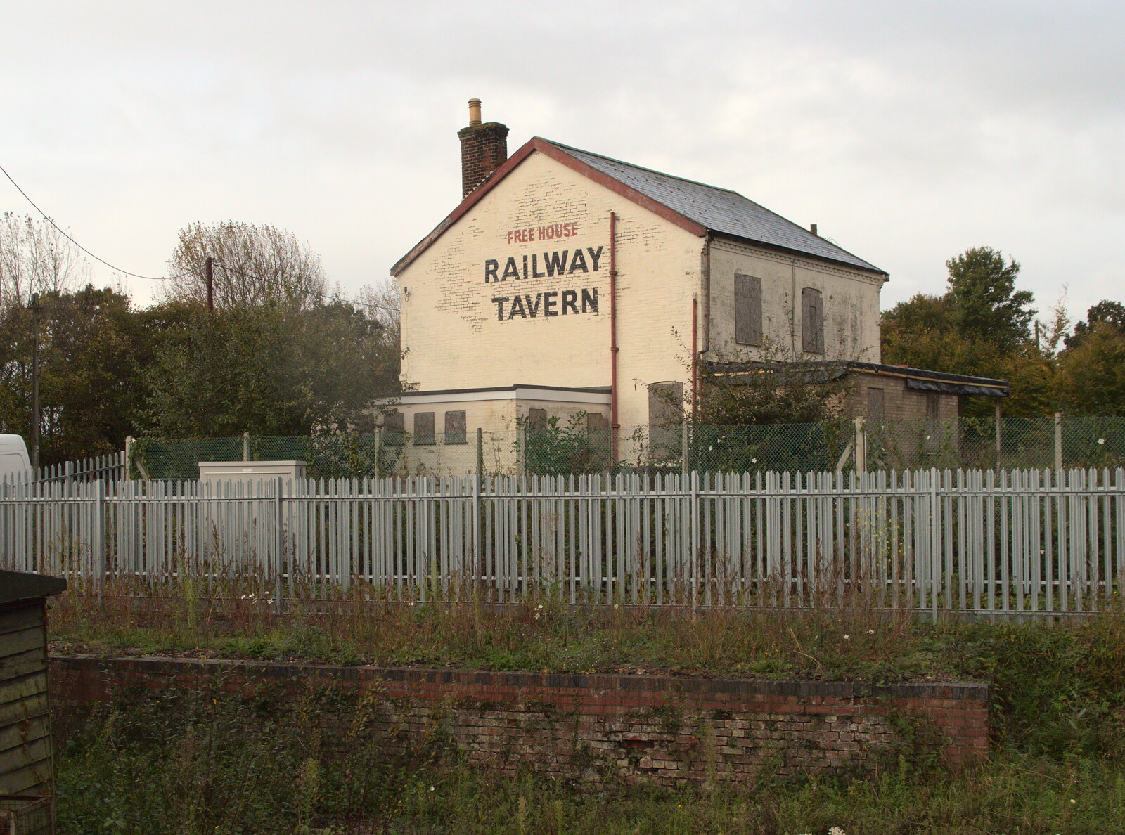 The Railway Tavern pub near Haughley Junction from (Very) Long Train (Not) Running, Stowmarket, Suffolk - 21st October 2014