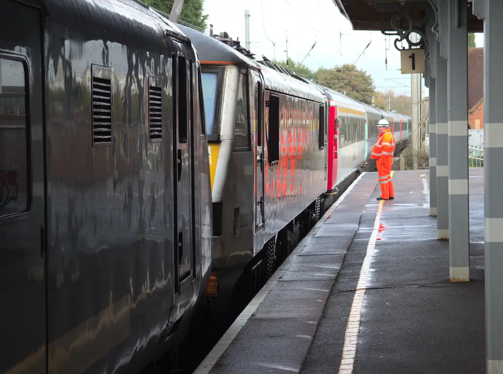 The monster train parked at Stowmarket, from (Very) Long Train (Not) Running, Stowmarket, Suffolk - 21st October 2014