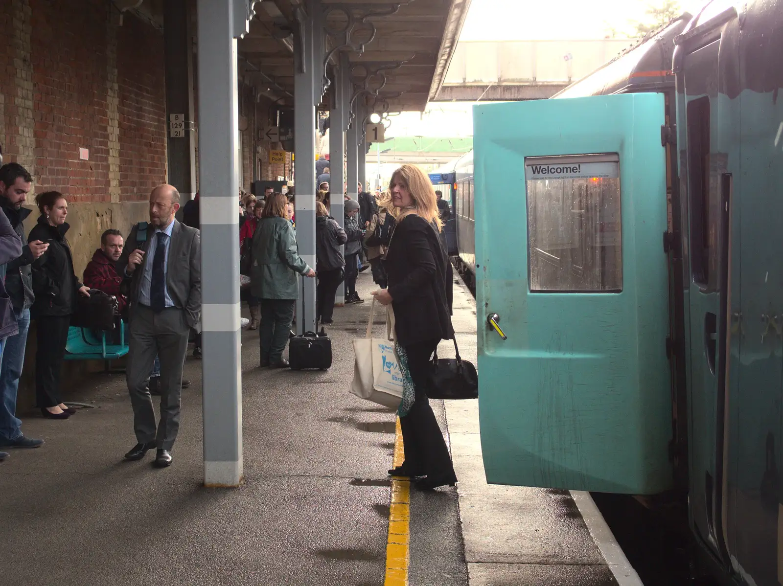 Passengers get off at Stowmarket, from (Very) Long Train (Not) Running, Stowmarket, Suffolk - 21st October 2014